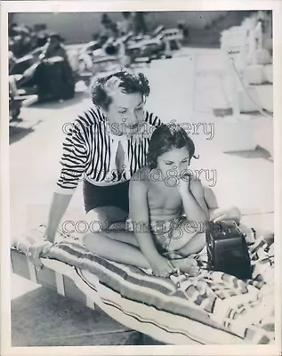 1950 Press Photo Martha Raye With Her Daughter Melody • $15