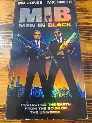 Men In Black (VHS 1997) Tommy Lee Jones Will Smith • $2.99