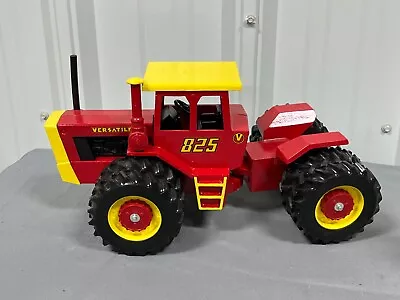 VERSATILE 825 4WD Tractor 1:16 Scale Model NIB Ford Diecast • $368