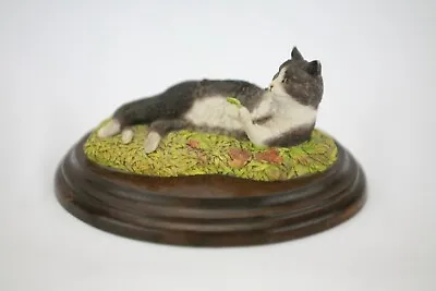 Charming Vintage Country Artists Figure Of Lazy Lounging Cat • £8