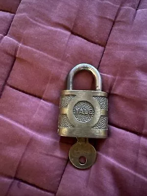 Vintage Yale TOWNE Brass Super Pin Tumbler Padlock Lock With Key - USA • $18.99