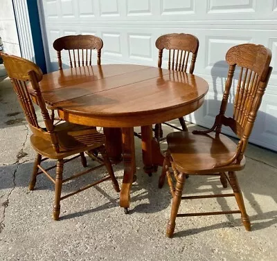Antigue Oak Table And Six Oak Chairs PICK UP ONLY • $1200