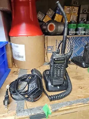 $222.40 • Buy Motorola XPR6550 Radio W Charger Cord Freq Range 450-512 MHz **NEEDS BATTERY**