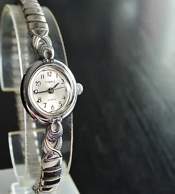 Vintage Timex Elegant Oval Bezel Dial Quartz Women's Silver Bracelet Dress Watch • $12.99