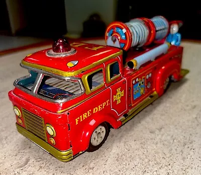 LQQK!!  VINTAGE  •WORKING• Tin Red Shiny  Fire Truck *Japan-EXCELLENT Condition! • $23.88