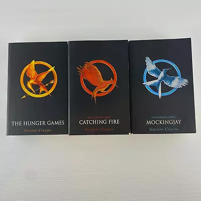 THE HUNGER GAMES TRILOGY Suzanne Collins CATCHING FIRE MOCKINGJAY FANTASY • $30