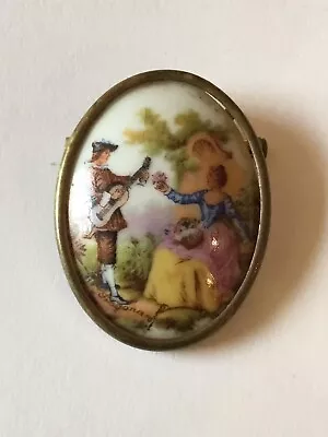 VINTAGE 1950s LIMOGES PORCELAIN LOVERS MUSICIAN GUITARIST FRAGONARD BROOCH GOLD • £10.50