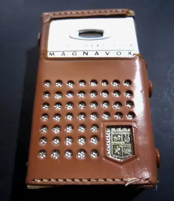 Magnavox Eight Transistor Radio 2-AM-80 W/Case/Very CLEAN/UNTESTED/RESTORE • $39.75