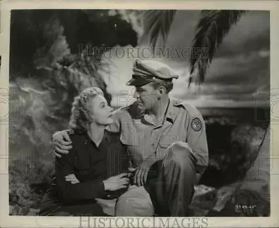 1952 Press Photo Vera Ralston And Forrest Tucker Star In The Wild Blue Yonder • $15.99