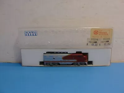 Kato AT & SF Santa Fe Locomotive 176-061 F3B Phase 1 • $75