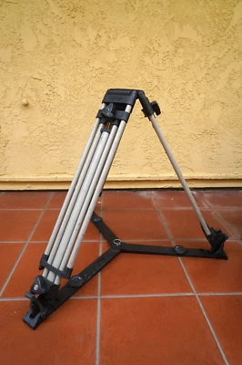 $450 • Buy Vinten Aluminum 2-Stage 75mm Tripod Legs With Spreaders