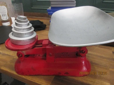 £19.99 • Buy Vintage Kitchen Scales With Round Cast Iron Weights Set