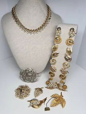Vintage Jewelry Lot Of 15 ALL CROWN TRIFARI Gold Tone Faux Pearl Rhinestone • $102.50