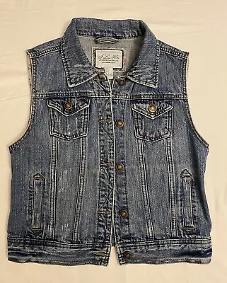 I Love H81 Jeans Vest Distressed Junior Sz Medium Preowned • $9.95