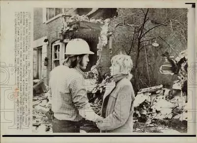 1974 Press Photo Beth Smith Meets Don McNeeley In Front Of Wreckage Of Home IL • $16.88