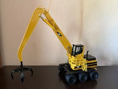 Norscot Diecast 1/50 Cat W345B Material Handler • $145