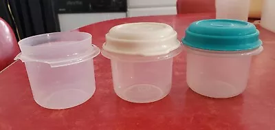 SERVIN SAVERS Lot Of 3 RUBBERMAID VINTAGE #0 (1/2 CUP) 1 ALMOND 1 BLUE LID • $11