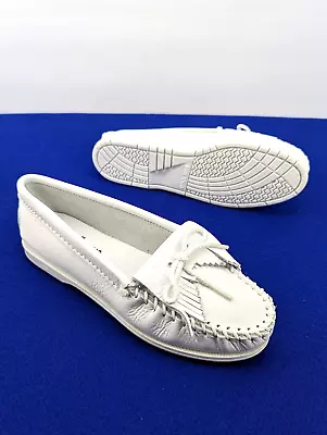 Minnetonka Moccasin - Women's Unbeaded Kilty 204 Handmade White Leather - Size 6 • $27.46