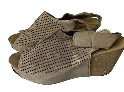 Mila Paoli Italy Women’s Sz 8 Beige Suede LEATHER Cork Wedges Sandals Shoes • $25