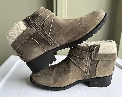 UGG Benson Ankle Boots Women's 8.5 Brown Sherpa Lined Distressed Buckle Zipper   • $22