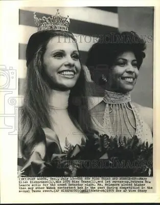 1975 Press Photo Miss Texas Mary Richardson And Patrece McLemore At Fort Worth • $20.88