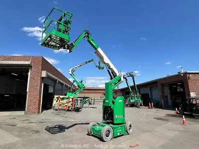 2017 JLG E300AJ 30' Electric Articulating Boom Lift Man Aerial Platform Bidadoo • $5600