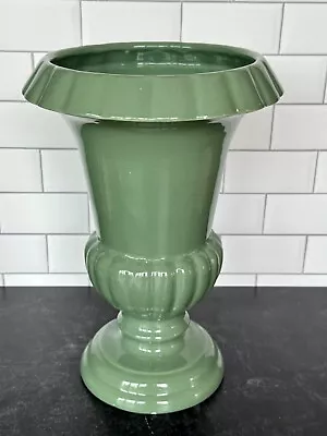 12” Haeger Mid Century Modern Green Flared Footed Vase - READ • $23