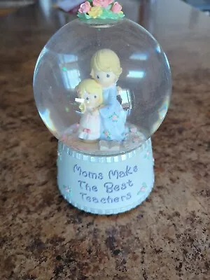 Precious Moments 2002 Snow Globe...Mom's Make The Best Teachers • $24.99