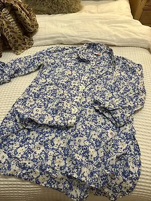 $150 • Buy ✨ HUGE WARDROBE CLEAR OUT ✨ Scanlan Theodore Blouse - Size 10