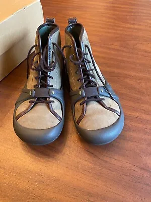 Patagonia  Rum & Cola Juniper Green Boots  7.5 US Women’s Removable Sole • $25