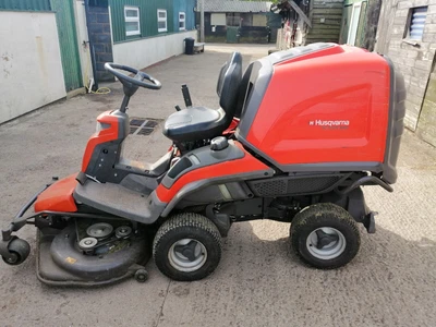 £3000 • Buy Husqvarna RC 320Ts AWD Ride On Mower.