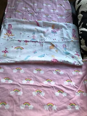 Double Reversible Duvet Cover Rainbow 🌈 Friends • £5