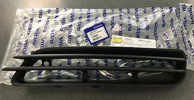 Volvo V70 S70 Front Left Side Fog Bumper Cover Grille 9151511 • $12