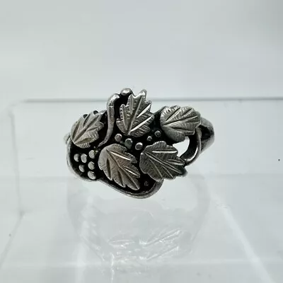 Vintage Wheeler MFG Black Hills Sterling Silver Grape Leaves Ring 3.8g Size 8 • $23.99