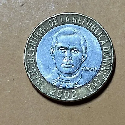 Dominican Republic 5 Pesos Current Circulated Bimetallic Coin Dated 2002 • $1.29