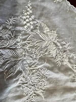 Vintage Linen & Embroidered Dresser Scarf 42x16 • $11.99