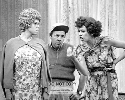 Vicki Lawrence And Tim Conway In  The Carol Burnett Show  - 8x10 Photo (az483) • $8.87