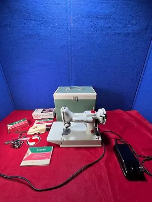 ‼️W😮W‼️  Vintage Singer Featherweight 221 K White Sewing Machine AA-200 • $700