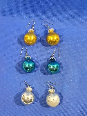 3 Sets Christmas Ornaments Gold Silver Blue Earrings Vintage Christmas  • $3.19