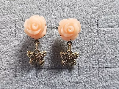 Grandma Grabe's Beautiful Vintage Gold Tone Carved Rose Butterfly Earrings • $0.75