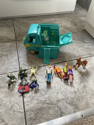 £9.99 • Buy Scooby Doo Mystery Machine With All Characters & Villians 