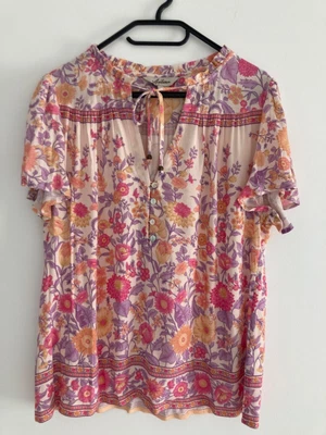 $49 • Buy Arnhem Sophia Short Sleeve Blouse Size 6