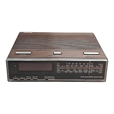 Vintage Magnavox D-3010 Retro Wood Grain Digital Alarm Clock AM/FM Radio • $18.95