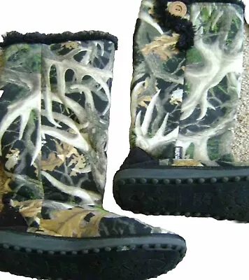 Womens Mukluks Legend Camo Boots - Size 9 -$1.00 • $1