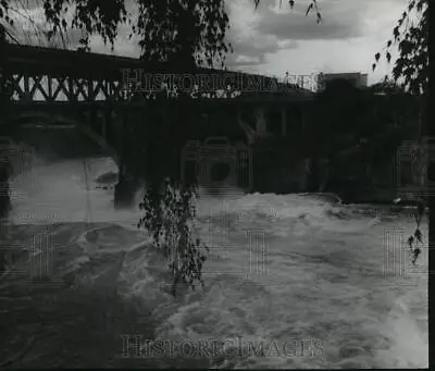 1972 Press Photo The Monroe Street Bridge Perched Over Swirling Water In Spokane • $16.99