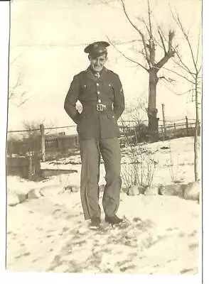 WWII Military Photo Real Original 1945 US Army Soldier Posing In Snow. • $5.99