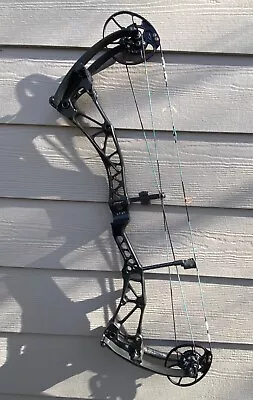 Bowtech Revolt X Right Hand 26 -31  Draw Length 50-60 60-70lbs Draw Weight • $575