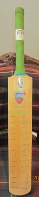 $750 • Buy Cricket Bat - Australia - New Zealand Tour 2005 - Signed -Immaculate.