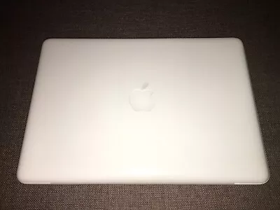 Apple MacBook White Unibody A1342 2.26GHz 13.3  Laptop - MC207LL/A (Late 2009) • $50