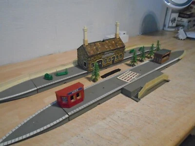 £5.50 • Buy Hornby Station With Booking Hall And  Accessories  (max-ml)